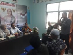 Bercengkrama dengan Warga, Dinda Sambangi Kantor Lurah Airita