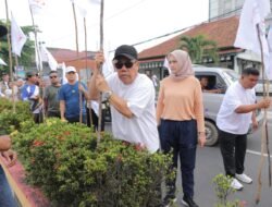 Gubernur Hidayat Ikut Gotong Royong bersama Masyarakat